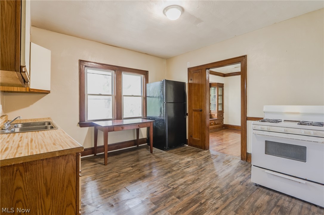 10709 Eliot Avenue Cleveland OH 44104