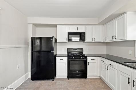 1373 Thoreau Road Lakewood OH 44107