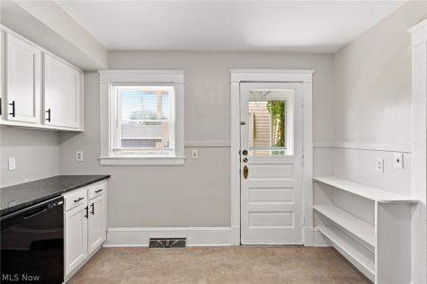 1373 Thoreau Road Lakewood OH 44107