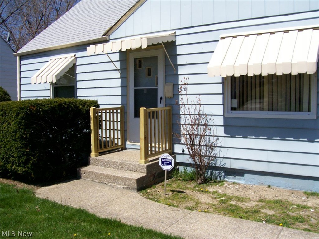 25701 Richards Avenue Euclid OH 44132