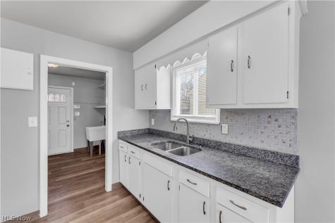 17401 Wayne Drive Cleveland OH 44128