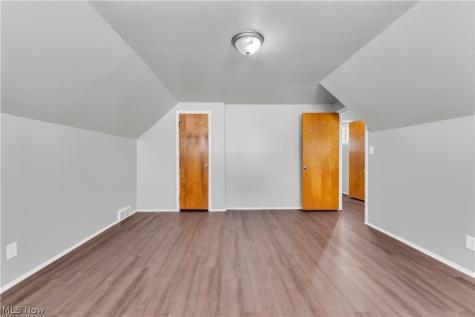 17401 Wayne Drive Cleveland OH 44128