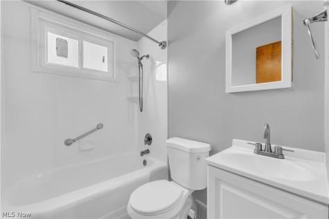 17401 Wayne Drive Cleveland OH 44128