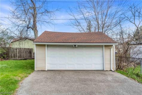 17401 Wayne Drive Cleveland OH 44128