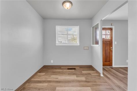 17401 Wayne Drive Cleveland OH 44128