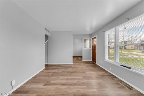 17401 Wayne Drive Cleveland OH 44128