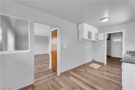 17401 Wayne Drive Cleveland OH 44128