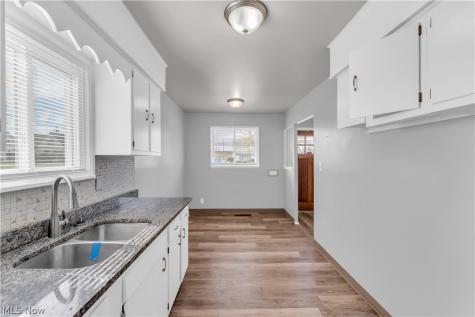 17401 Wayne Drive Cleveland OH 44128