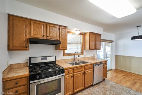 1056 Endicott Drive Akron OH 44313
