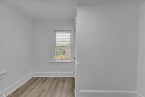712 Roselle Avenue Akron OH 44307