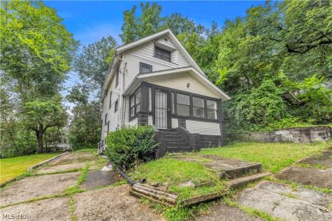 712 Roselle Avenue Akron OH 44307
