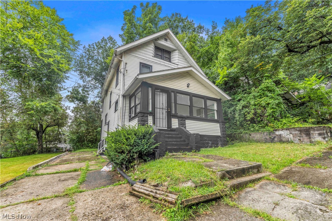 712 Roselle Avenue Akron OH 44307