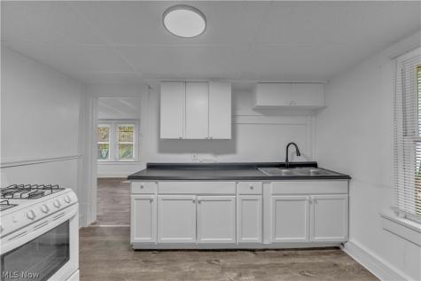 712 Roselle Avenue Akron OH 44307