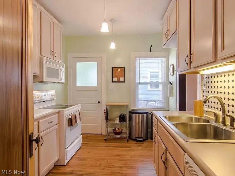 1551 Maple Road Cleveland Heights OH 44121