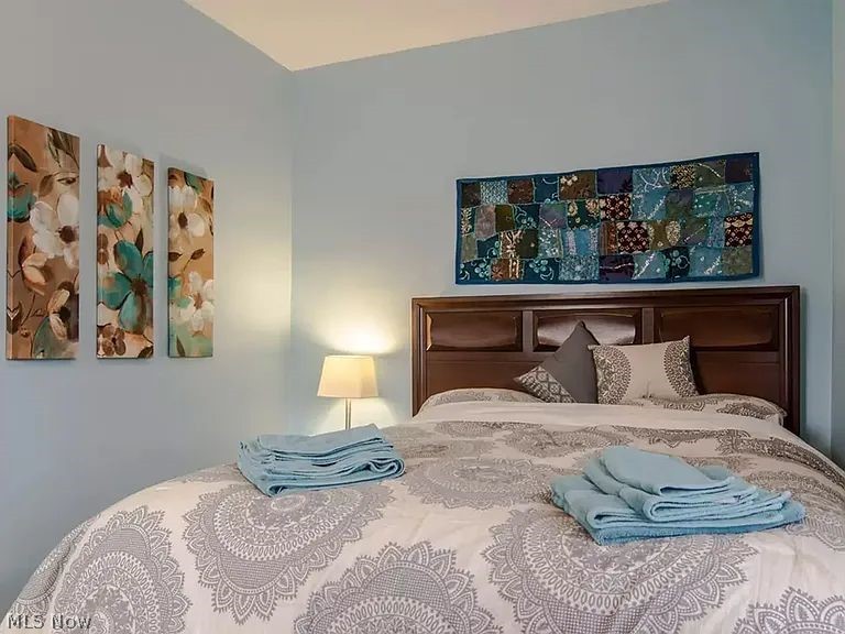 1551 Maple Road Cleveland Heights OH 44121