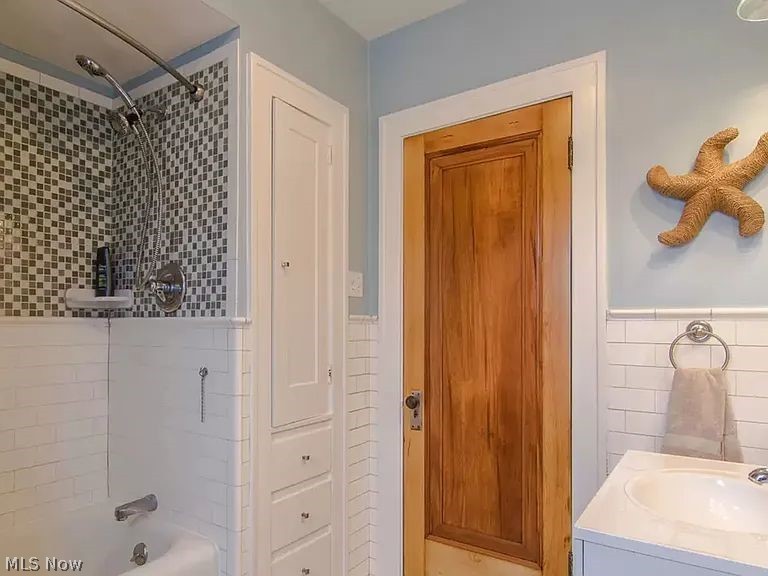 1551 Maple Road Cleveland Heights OH 44121