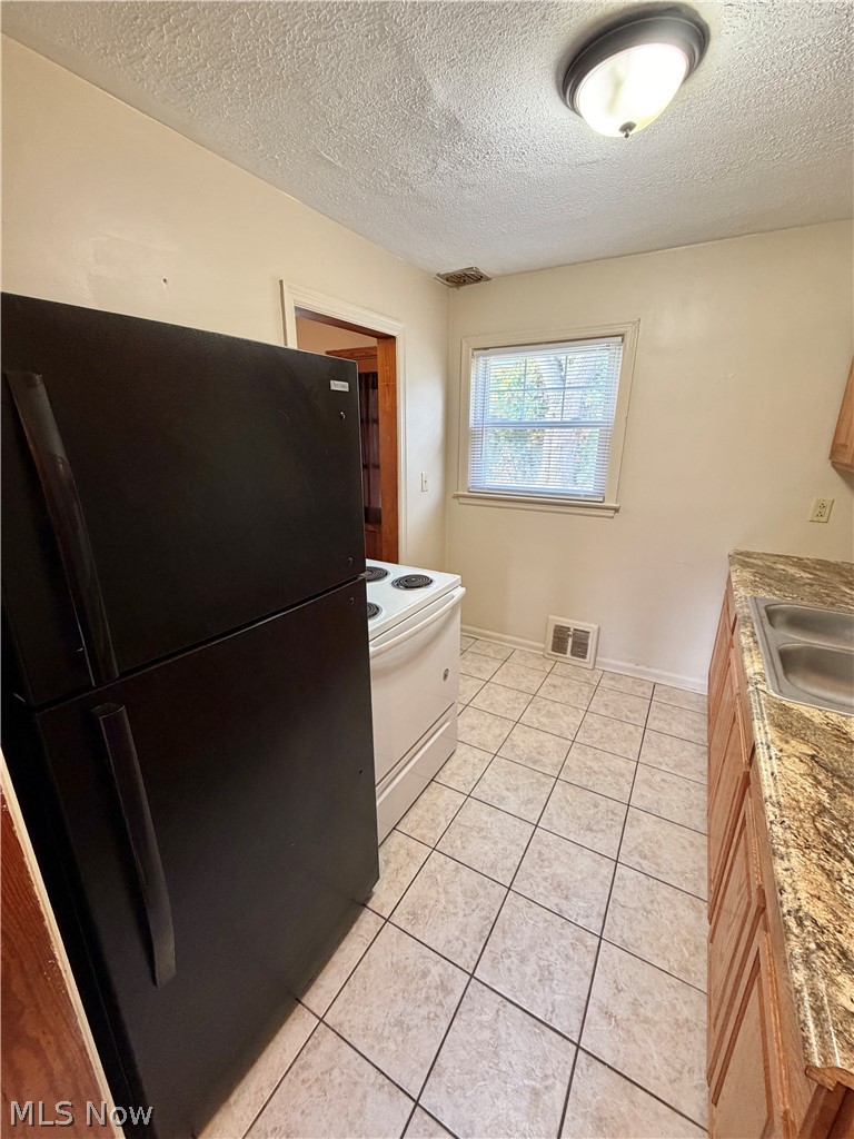736 West Street Niles OH 44446