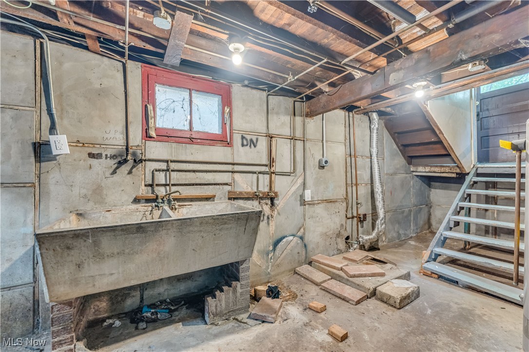 3865 W 16th Street Cleveland OH 44109