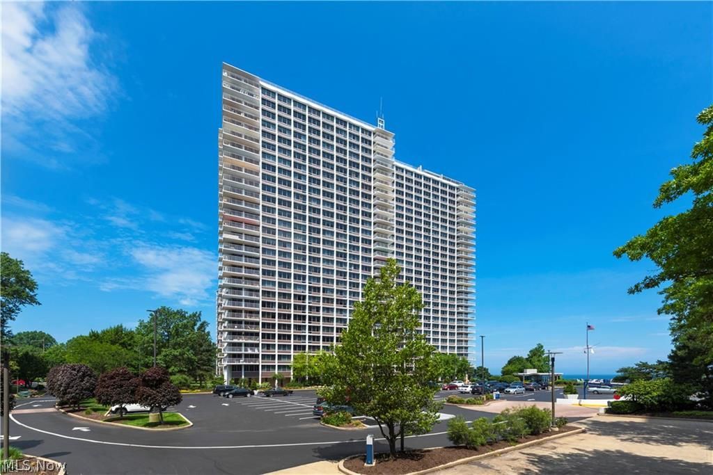 Lakewood OH, 12700 Lake Avenue, Unit 405