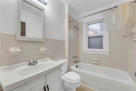 1467 Larchmont Road Cleveland OH 44110