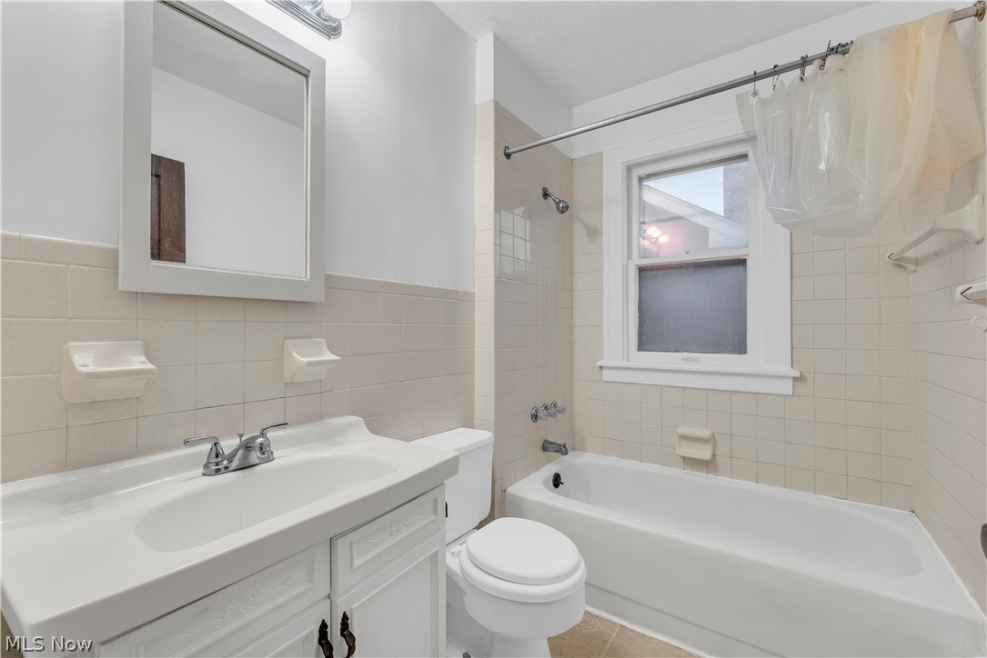 1467 Larchmont Road Cleveland OH 44110