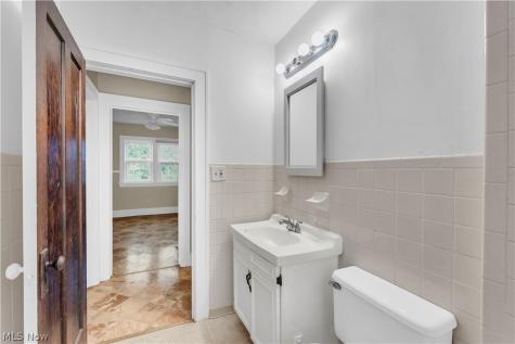 1467 Larchmont Road Cleveland OH 44110