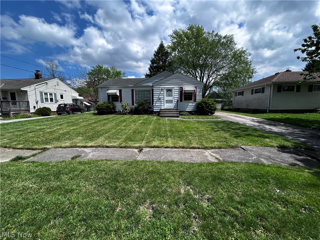 327 Beebe Avenue Elyria OH 44035