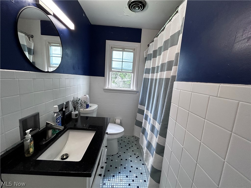327 Beebe Avenue Elyria OH 44035