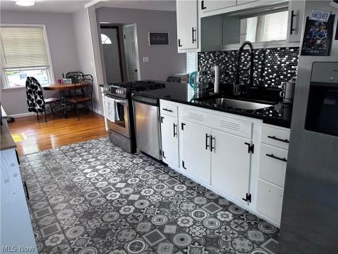 327 Beebe Avenue Elyria OH 44035