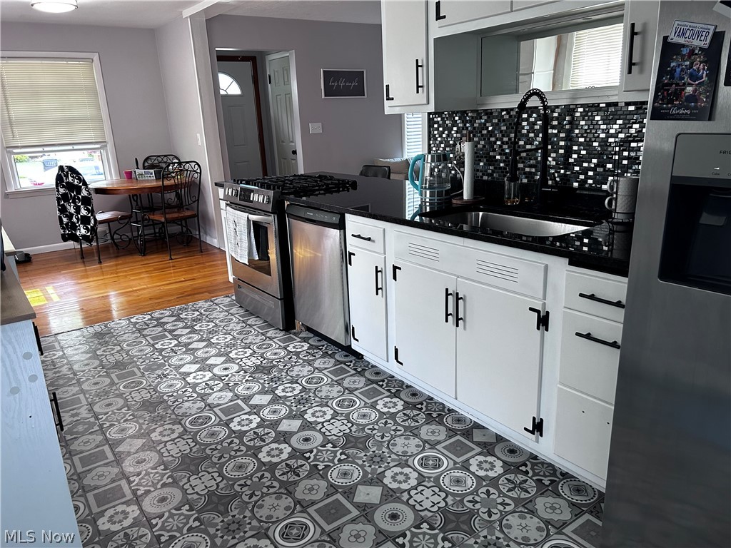 327 Beebe Avenue Elyria OH 44035