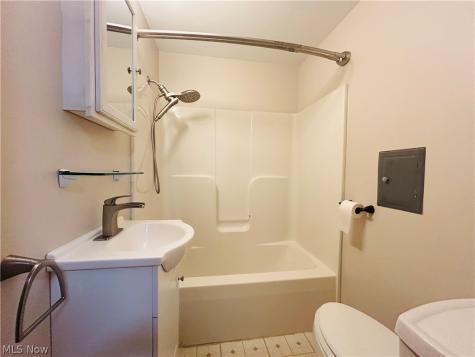 3370 W Bailey Road Cuyahoga Falls OH 44221