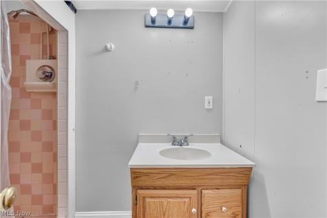 13702 Wainstead Avenue Cleveland OH 44111