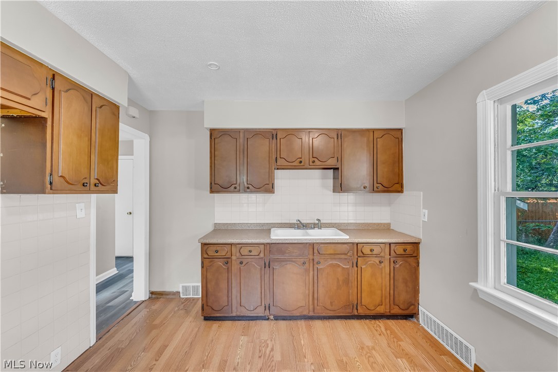 13702 Wainstead Avenue Cleveland OH 44111