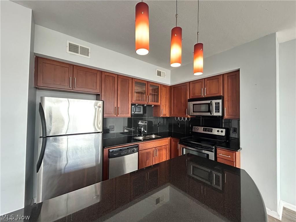 1237 Washington Avenue Cleveland OH 44113