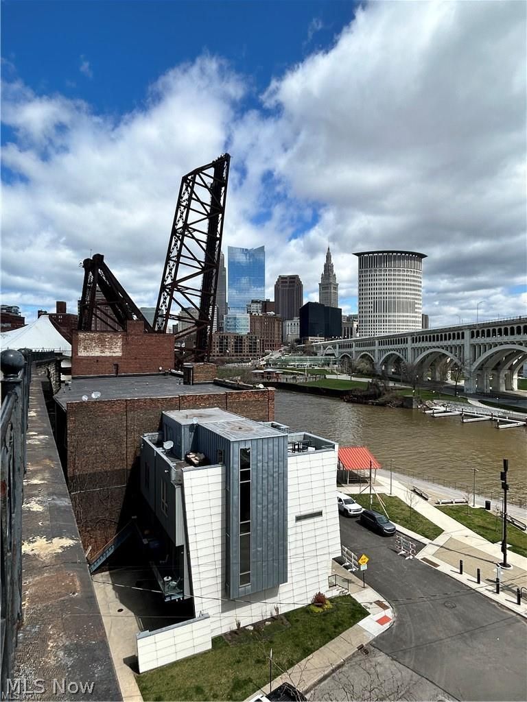 1237 Washington Avenue Cleveland OH 44113