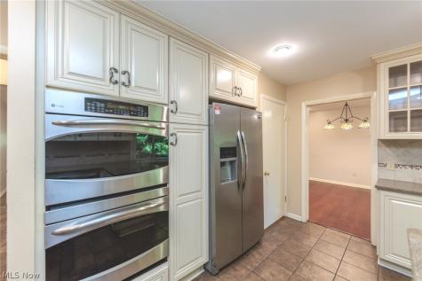 23721 Greenlawn Avenue Beachwood OH 44122