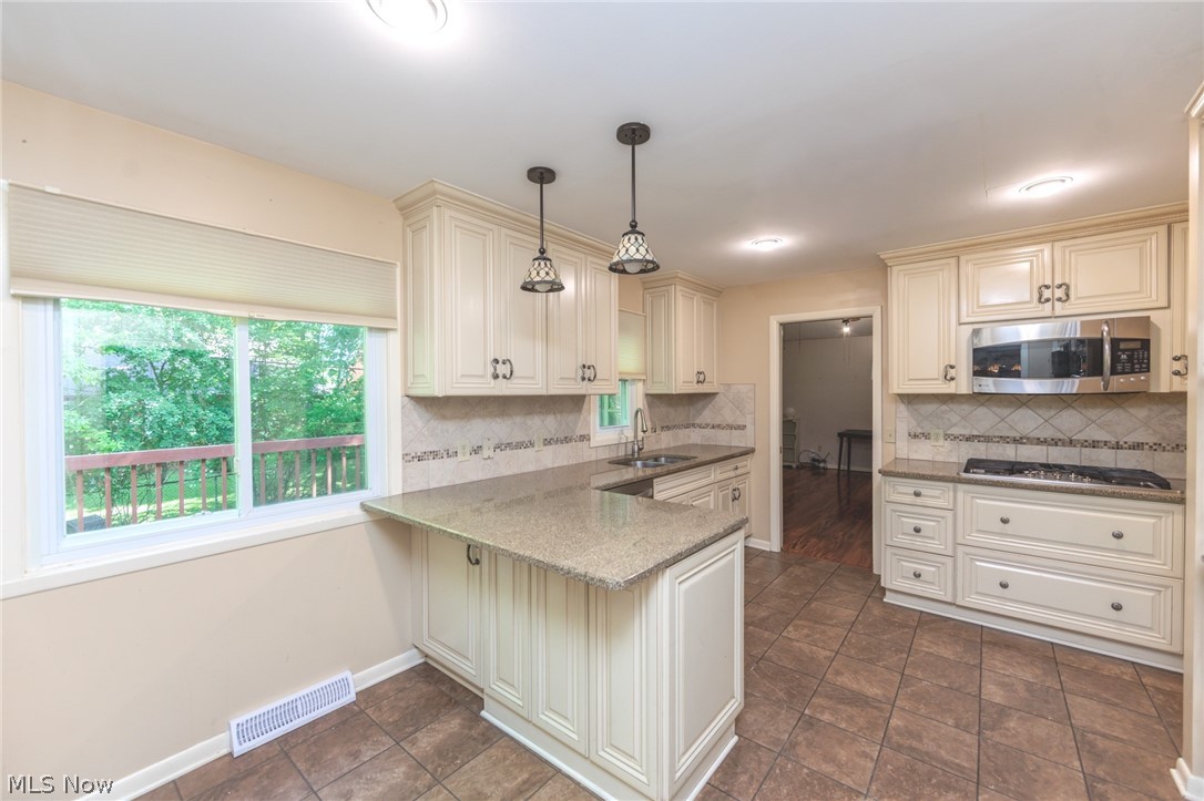 23721 Greenlawn Avenue Beachwood OH 44122