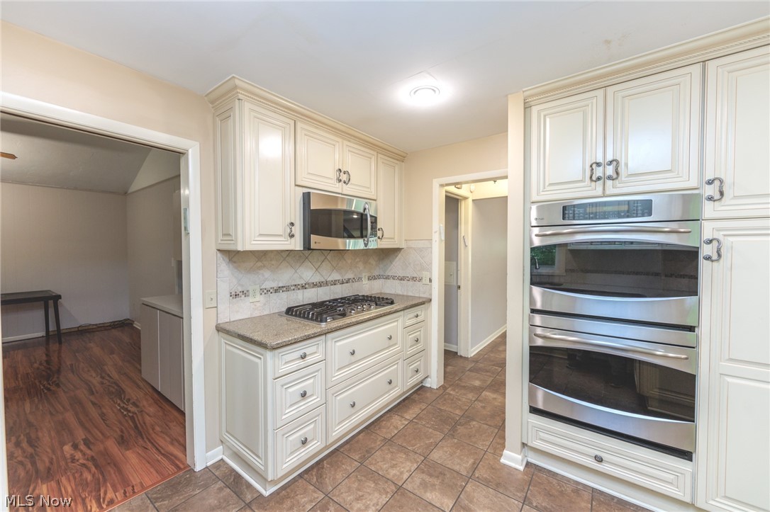 23721 Greenlawn Avenue Beachwood OH 44122