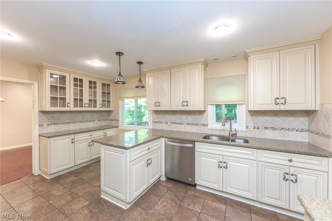 23721 Greenlawn Avenue Beachwood OH 44122