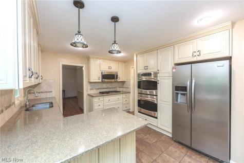 23721 Greenlawn Avenue Beachwood OH 44122