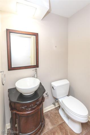 23721 Greenlawn Avenue Beachwood OH 44122