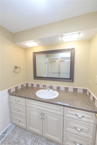 23721 Greenlawn Avenue Beachwood OH 44122