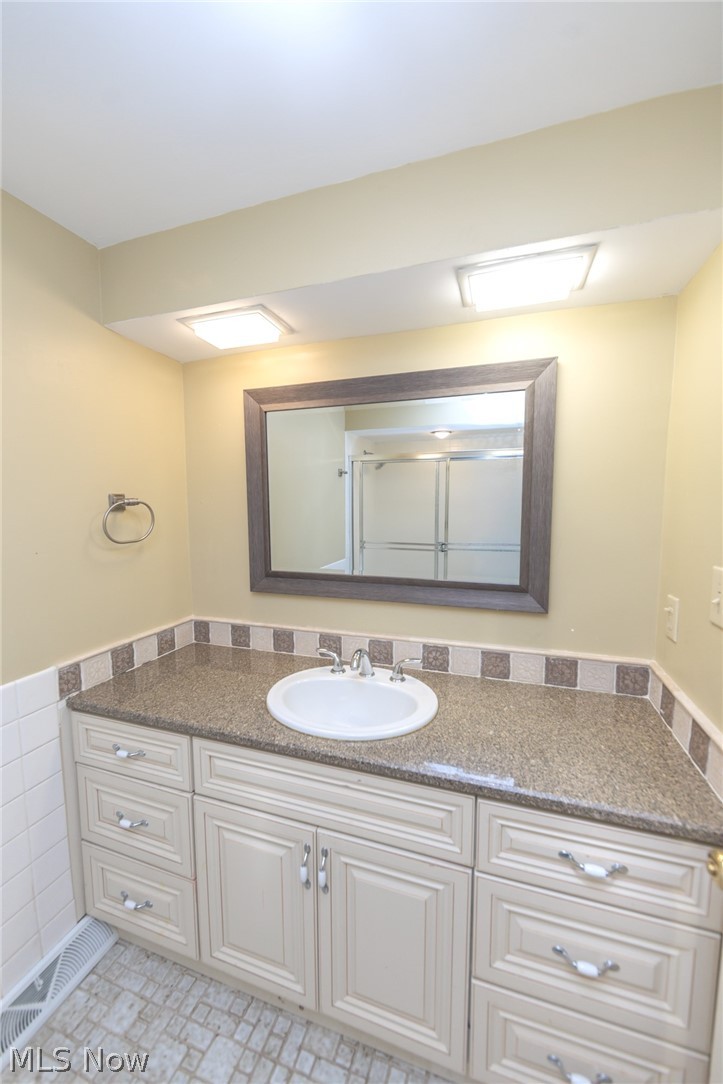 23721 Greenlawn Avenue Beachwood OH 44122
