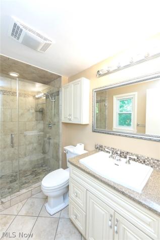 23721 Greenlawn Avenue Beachwood OH 44122