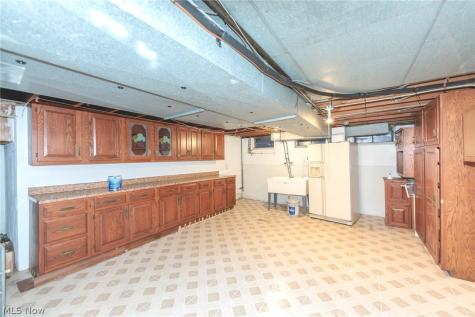 23721 Greenlawn Avenue Beachwood OH 44122