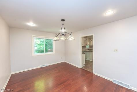 23721 Greenlawn Avenue Beachwood OH 44122