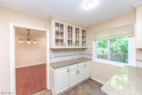 23721 Greenlawn Avenue Beachwood OH 44122