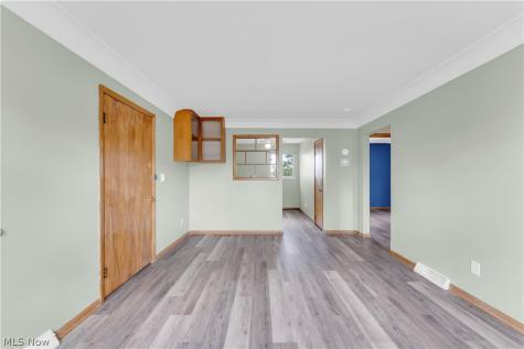 14152 Berwyn Avenue Cleveland OH 44111