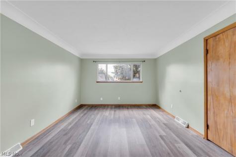 14152 Berwyn Avenue Cleveland OH 44111