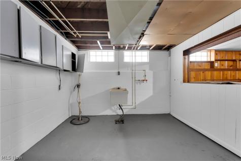 22501 Arms Avenue Euclid OH 44123
